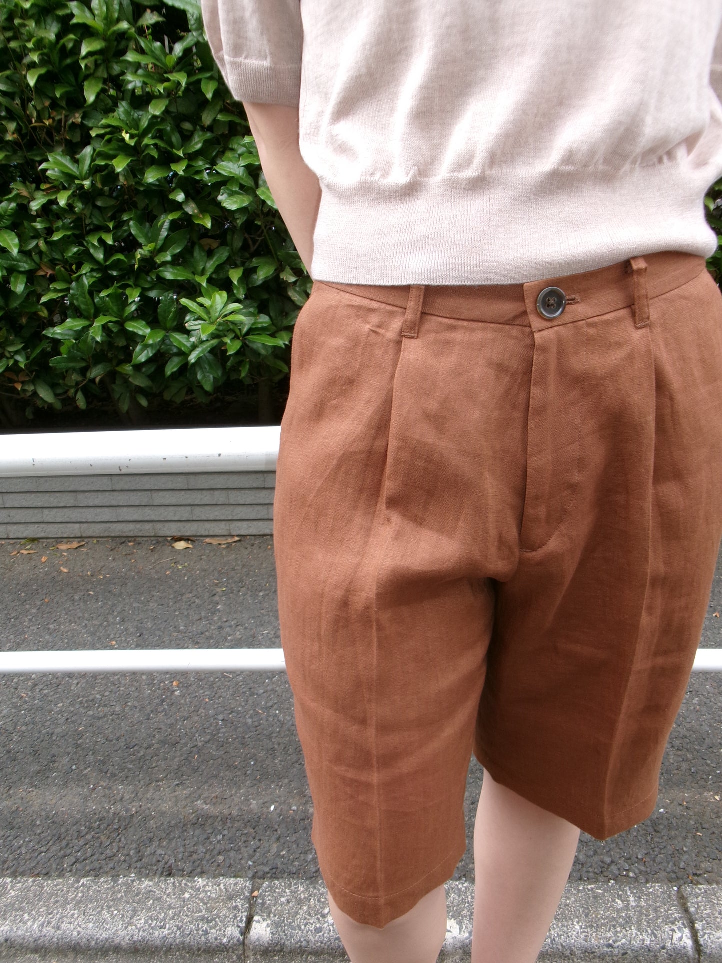 FUJI LINEN ONE TUCK SHORTS -Brown- Women