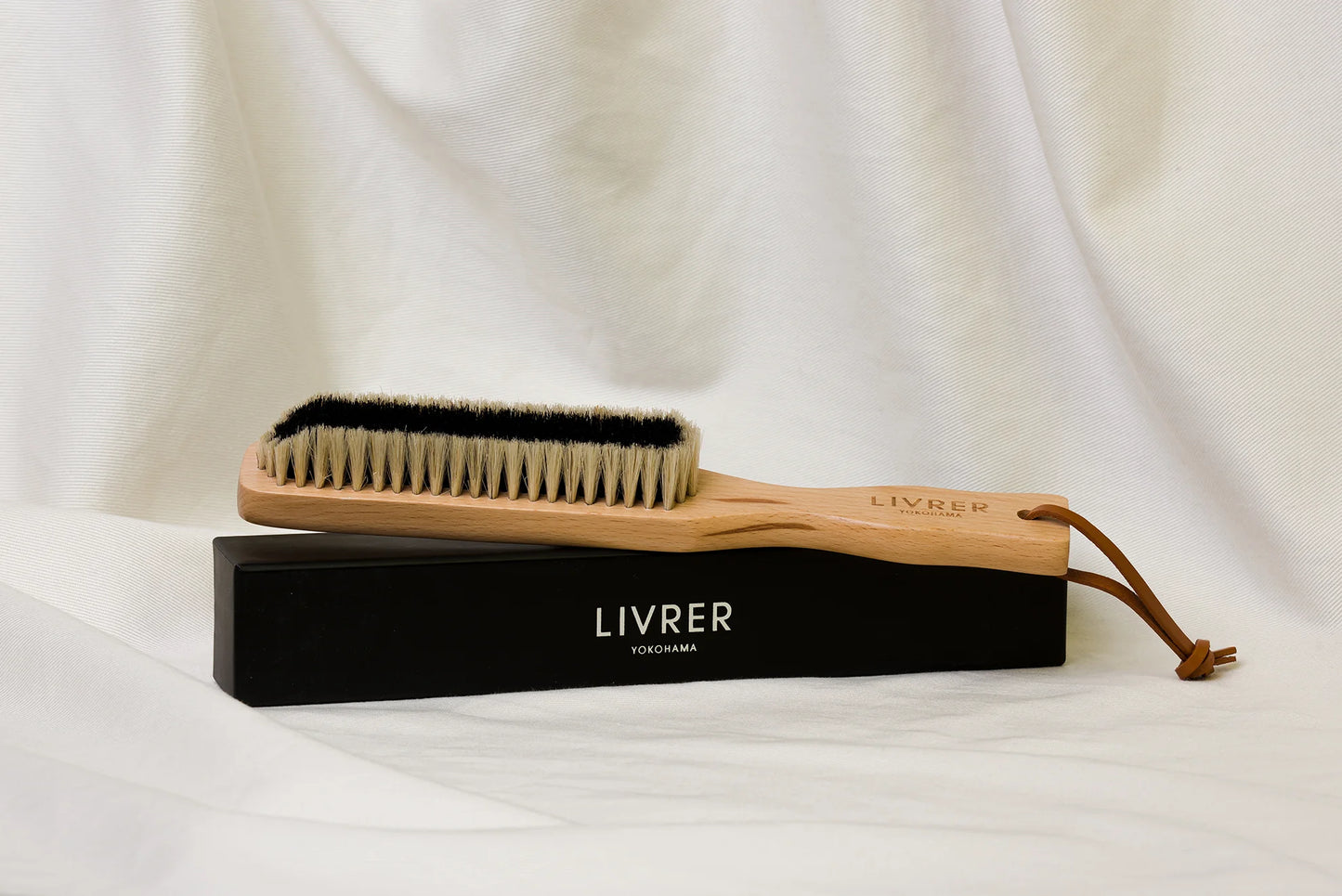 LIVRER Clothes Brush