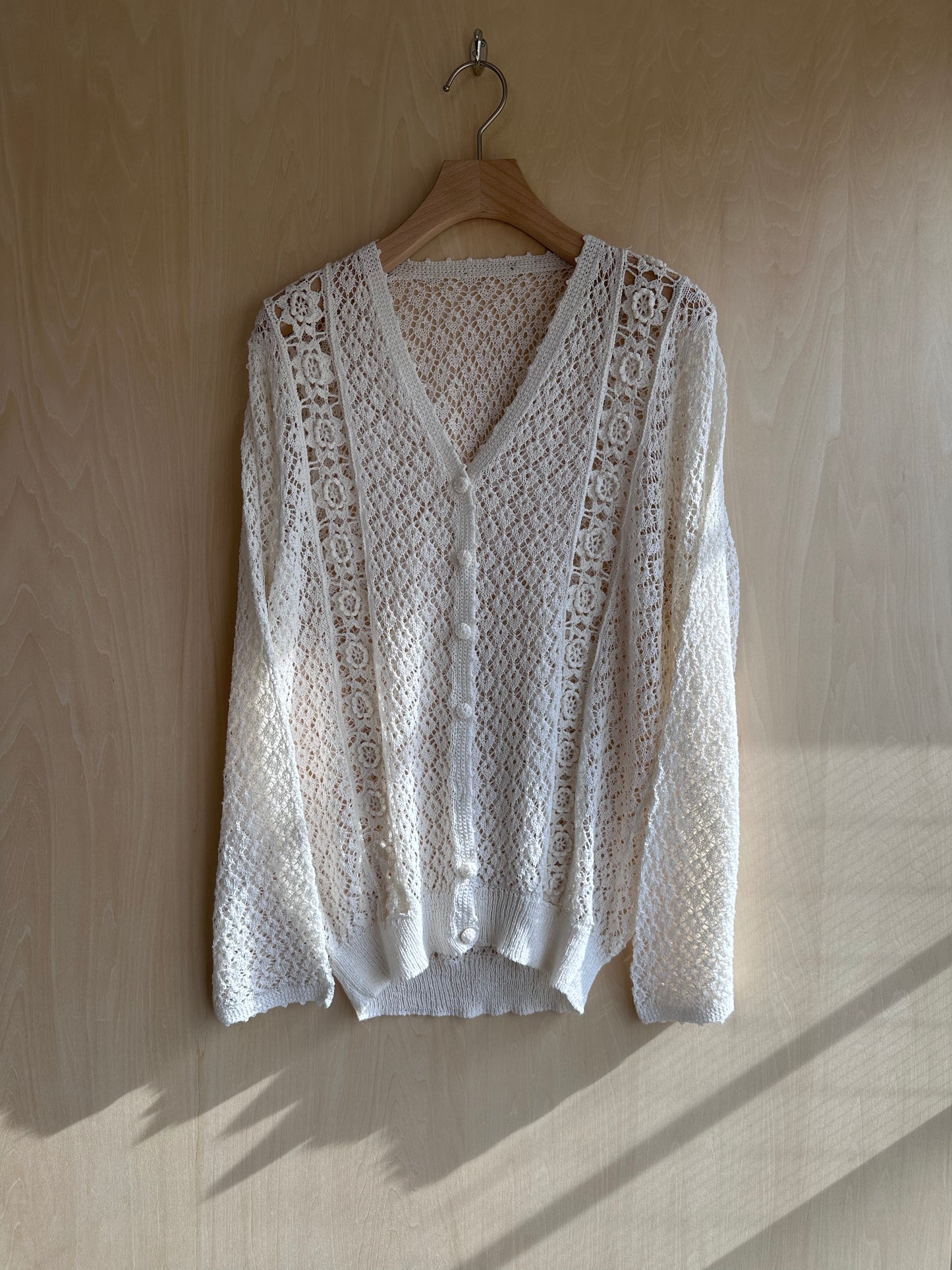 白ニットカーディーガン