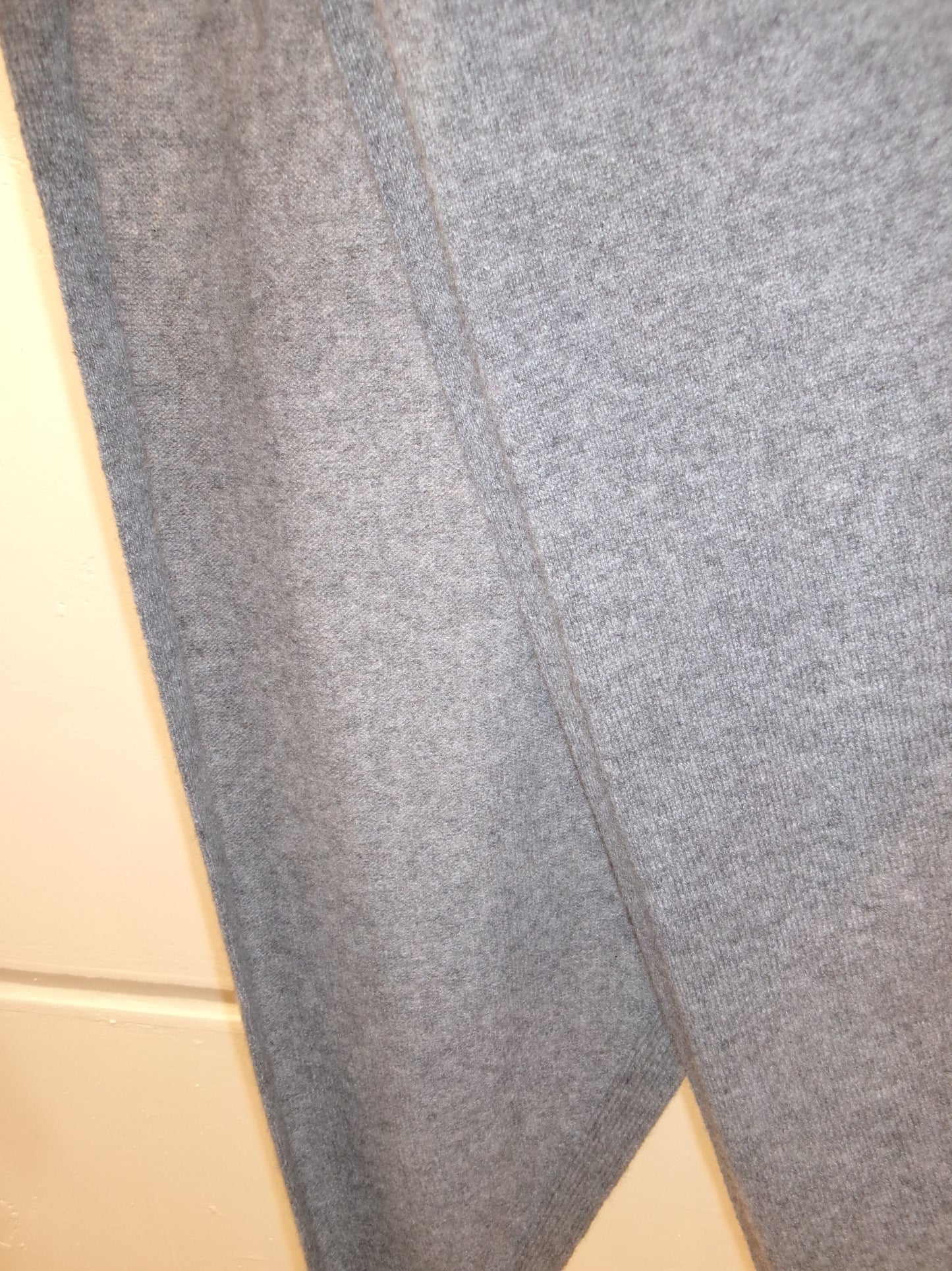 FUJI WHITE CASHMERE SCARF-GRAY-
