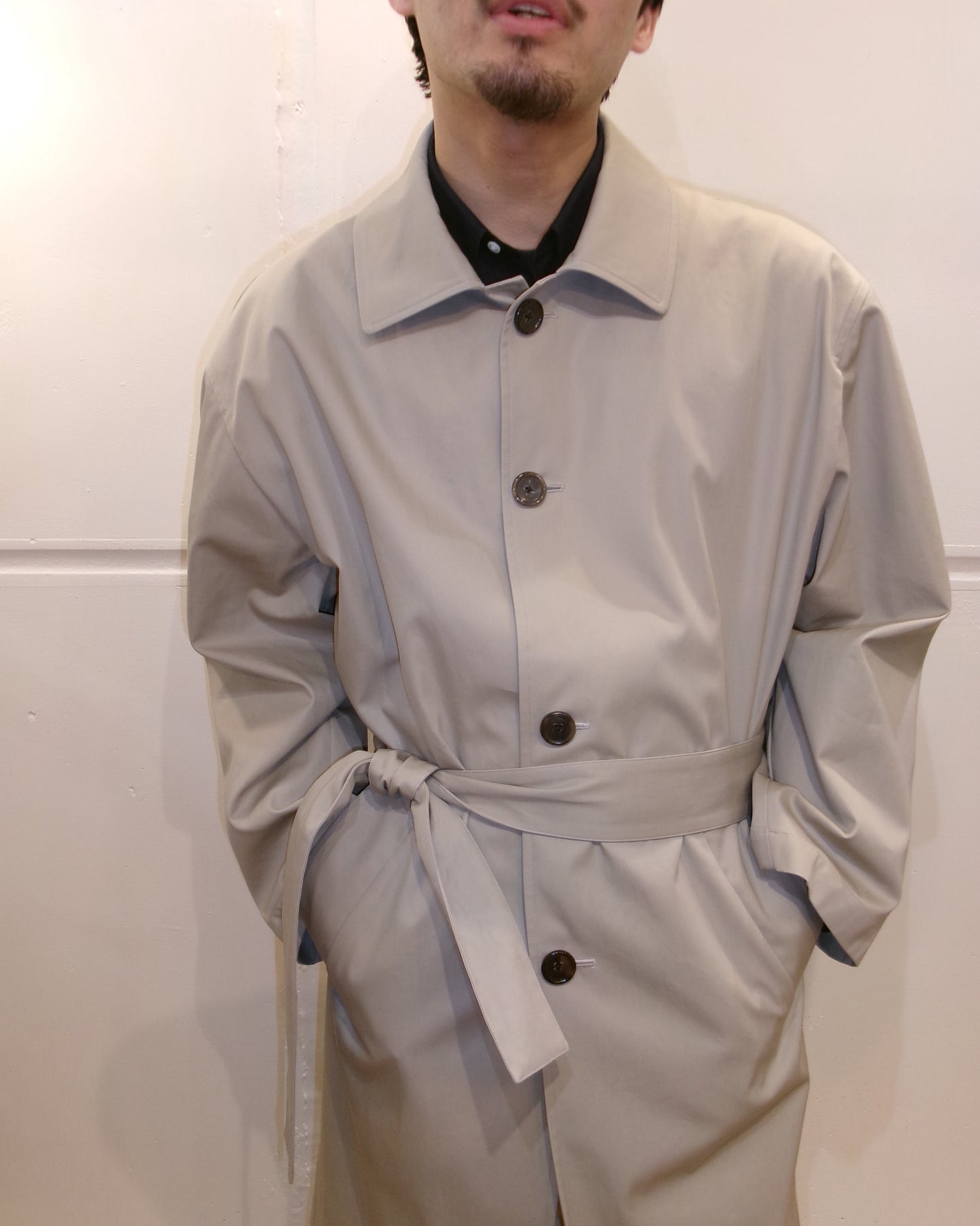 FUJI STAINCOLLAR BELTED COAT