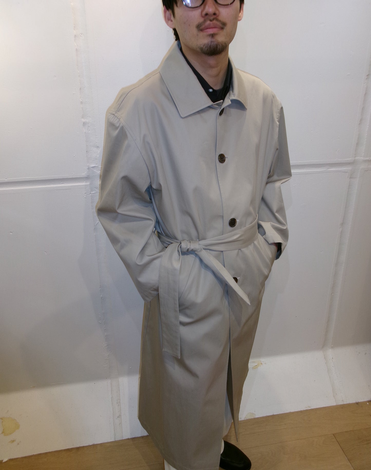 FUJI STAINCOLLAR BELTED COAT