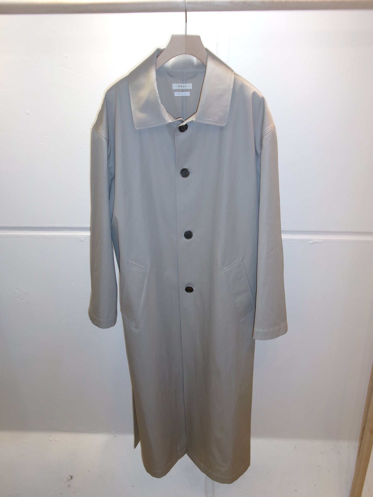 FUJI STAINCOLLAR BELTED COAT