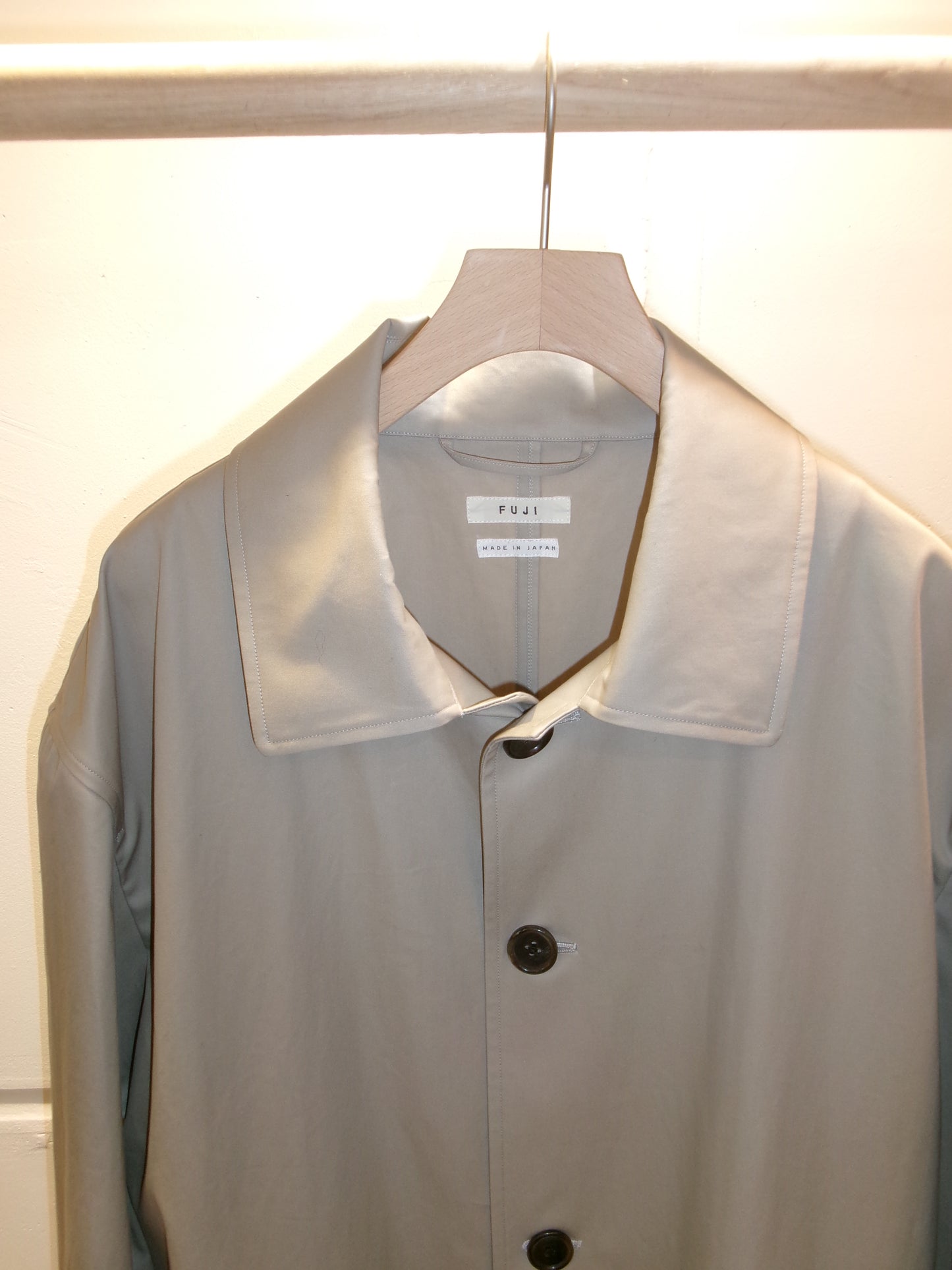 FUJI STAINCOLLAR BELTED COAT
