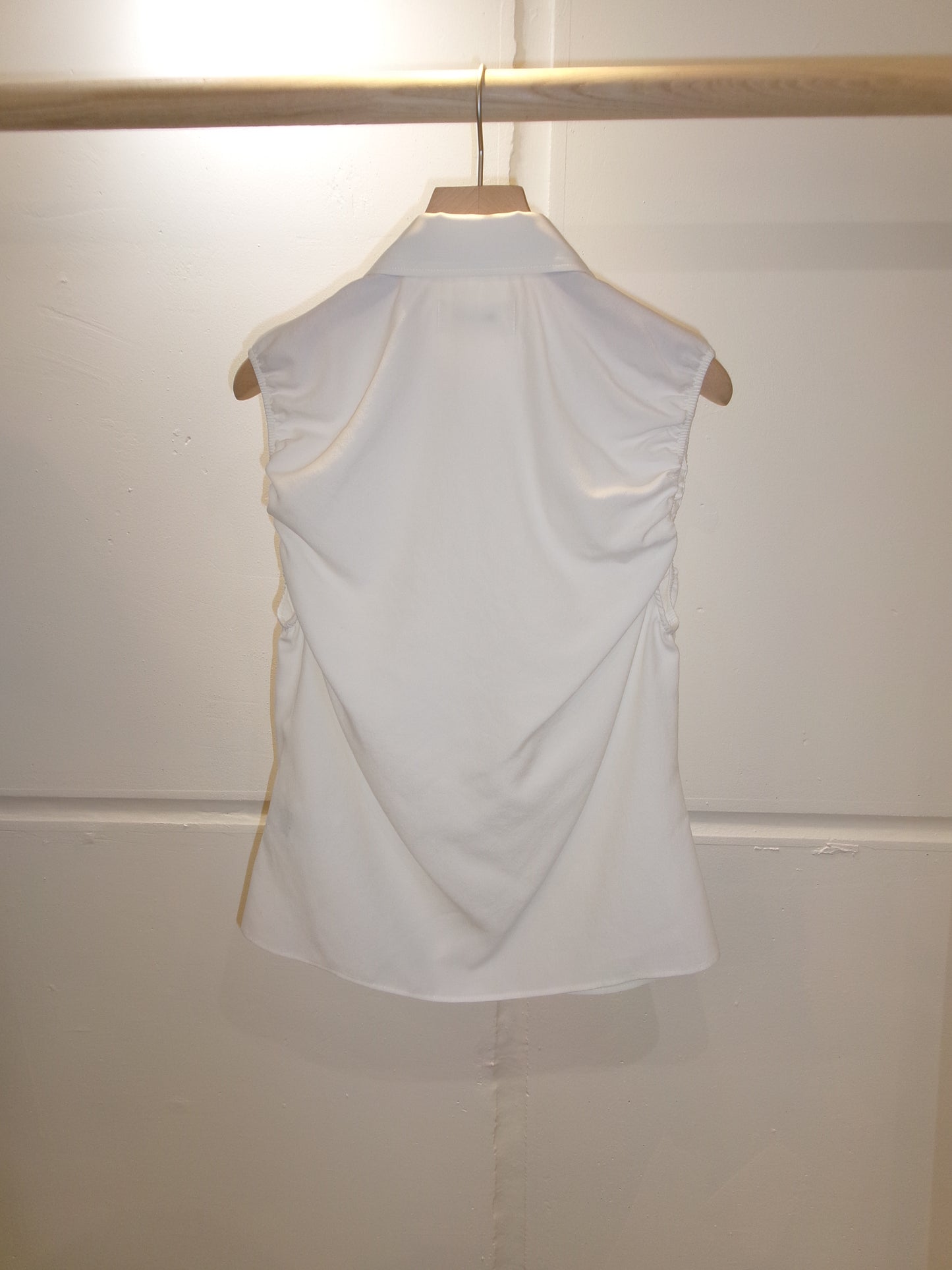 Ernie Palo Silk Nidom Sleeveless Gather Shirt -White-