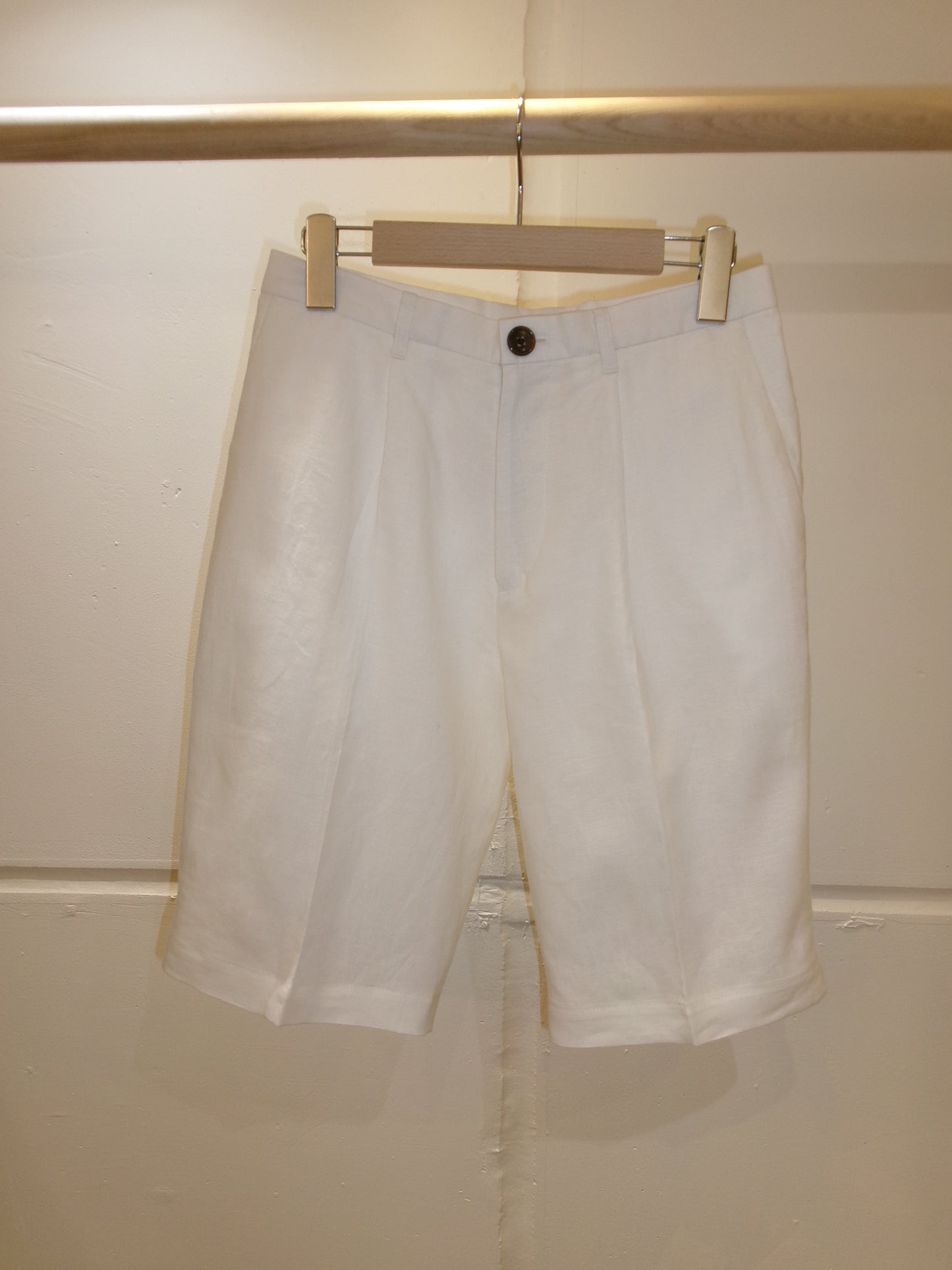 FUJI LINEN ONE TUCK SHORTS -Off White- Women
