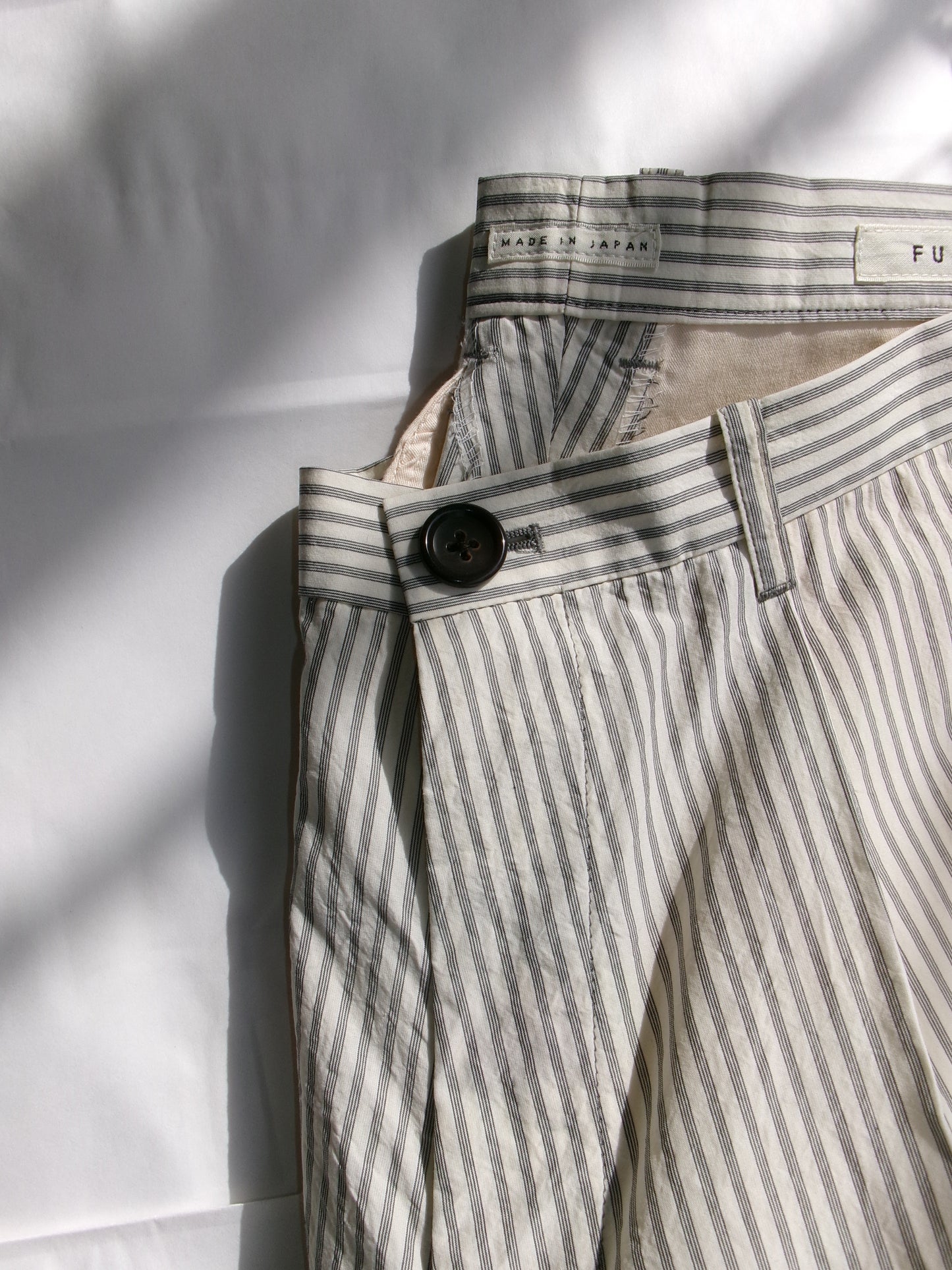 FUJI STRIPE COTTON ONE TUCK SHORTS -Black Stripe- Men