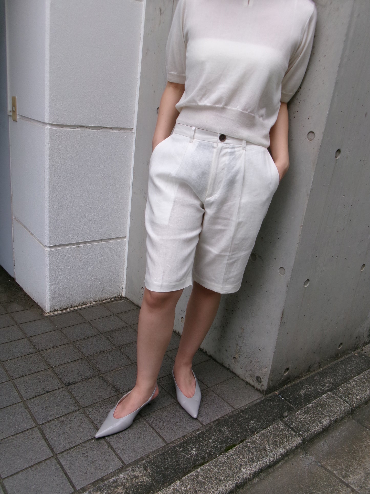 FUJI LINEN ONE TUCK SHORTS -Off White- Women