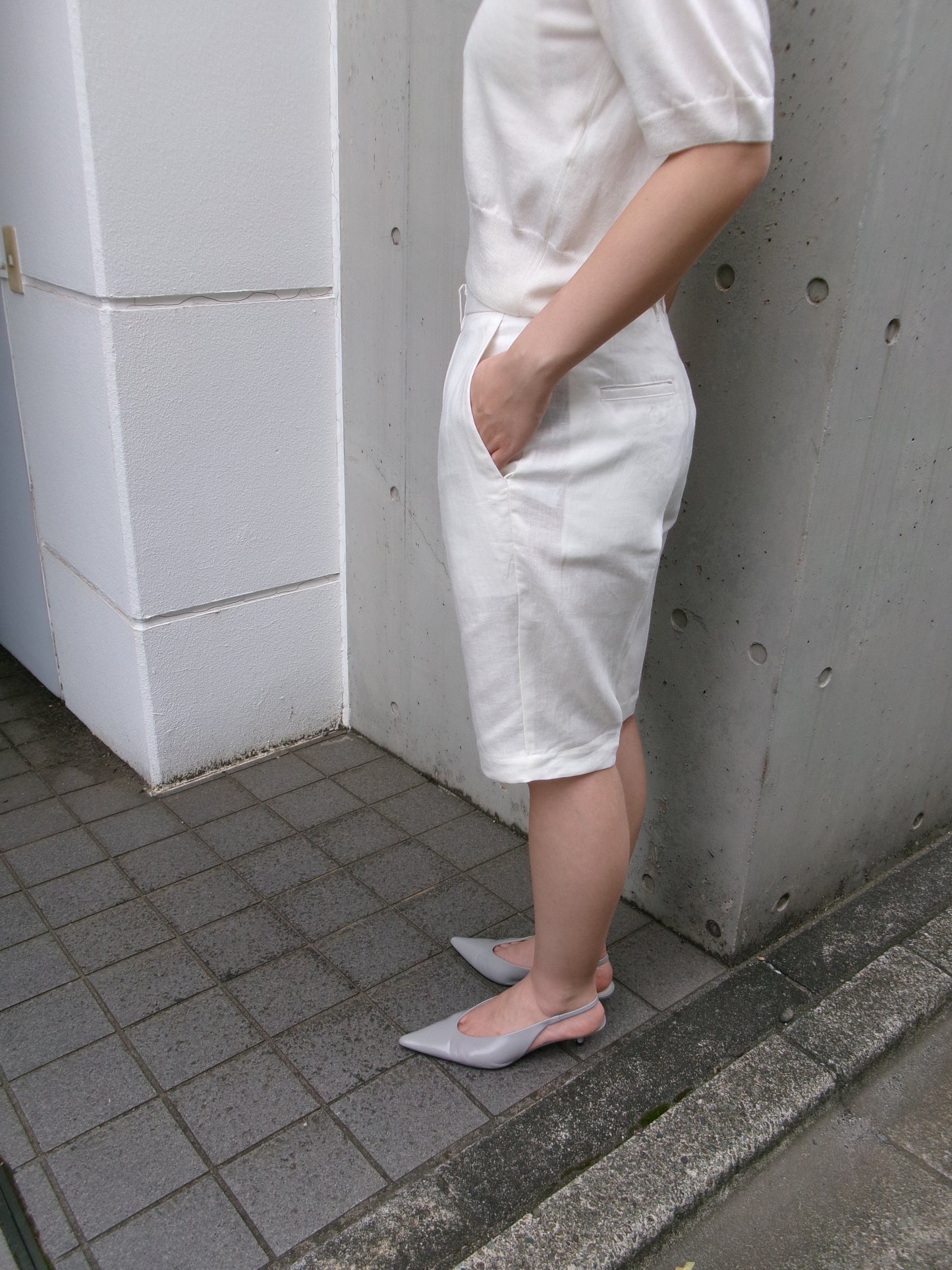 FUJI LINEN ONE TUCK SHORTS -Off White- Women