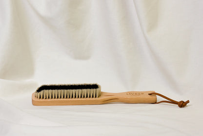 LIVRER Clothes Brush