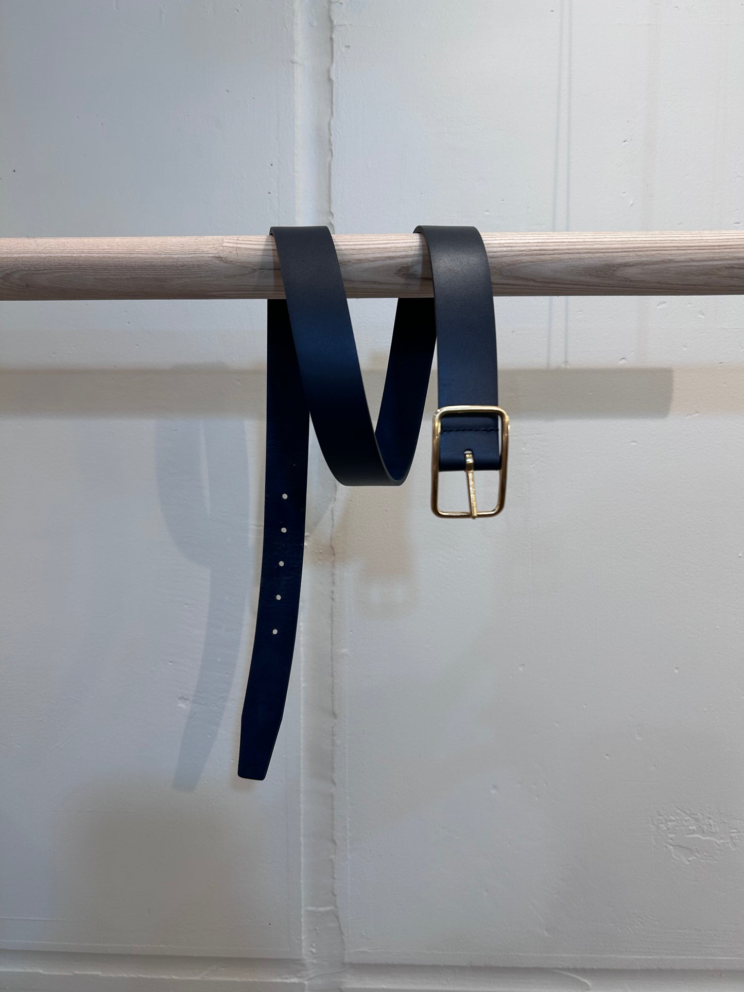 Cale Cow hide reversible belt -Navy-