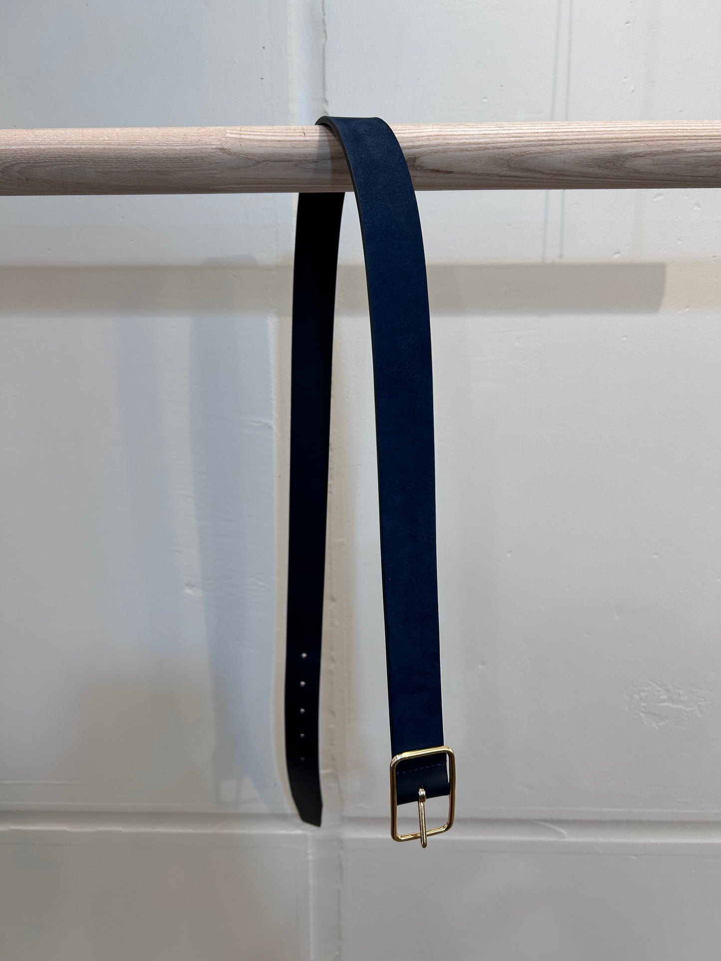 Cale Cow hide reversible belt -Navy-