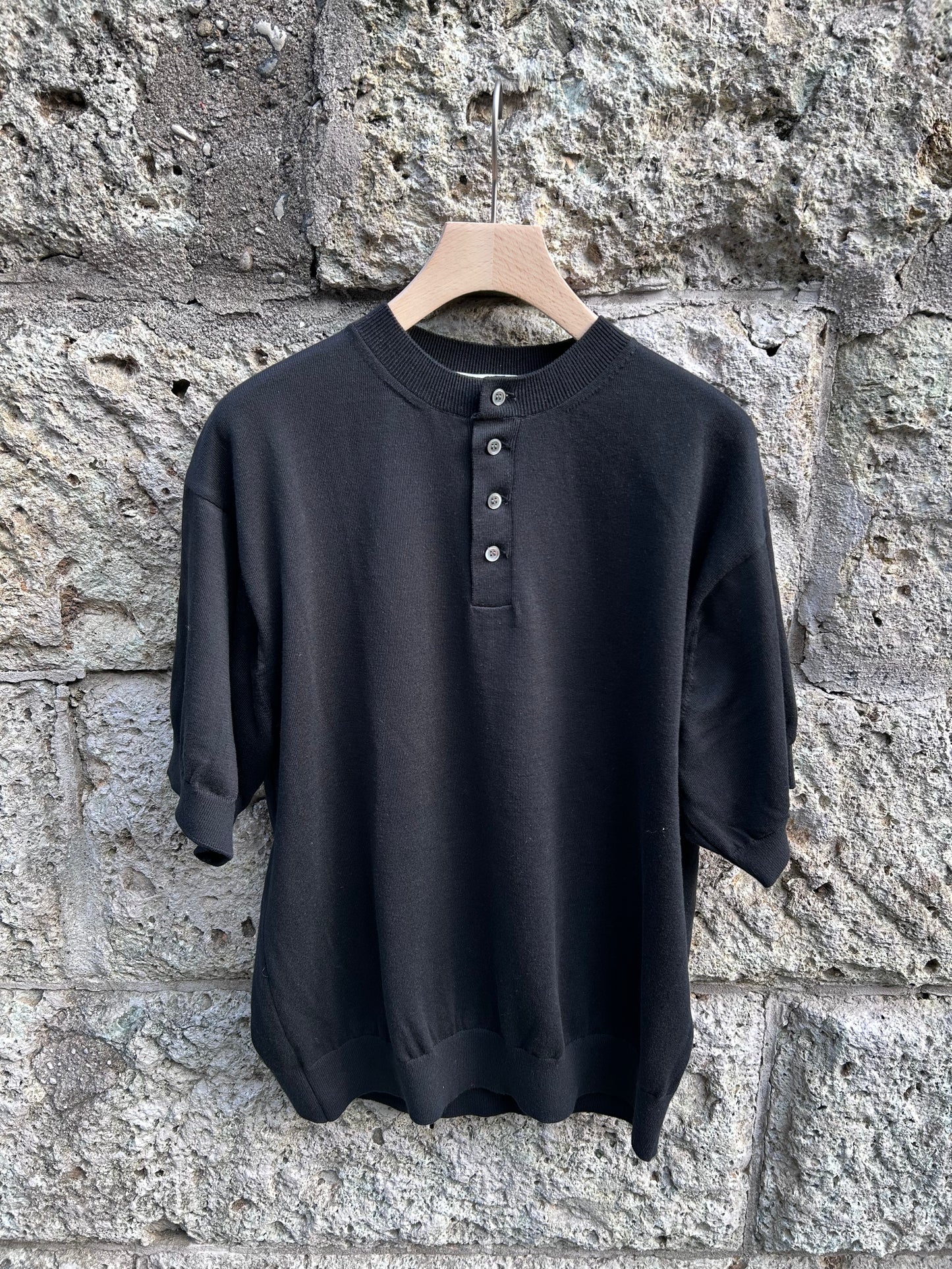 Ernie Palo Henry Neck S/S Knit -Black-