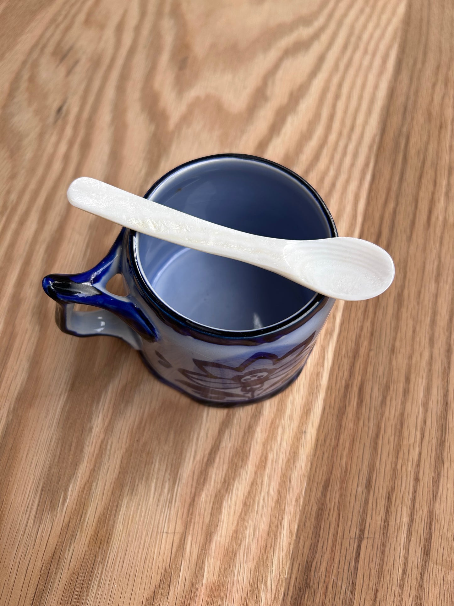 Shellfish spoon