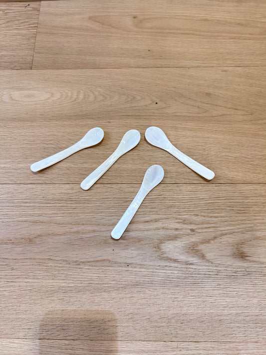 Shellfish spoon