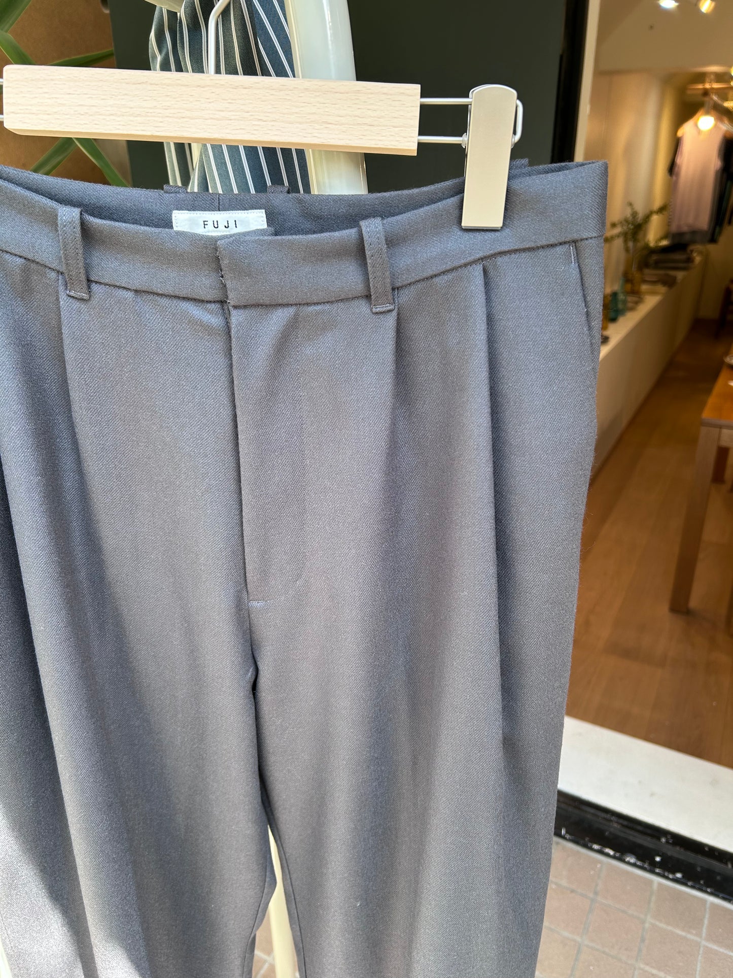 FUJI two tuck slacks(charcoal gray)